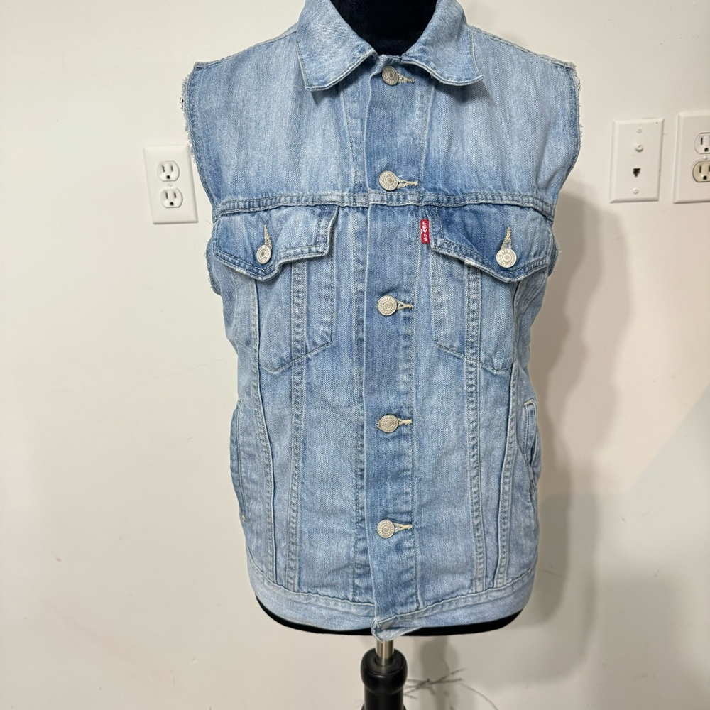 Levi’s Men denim vest small